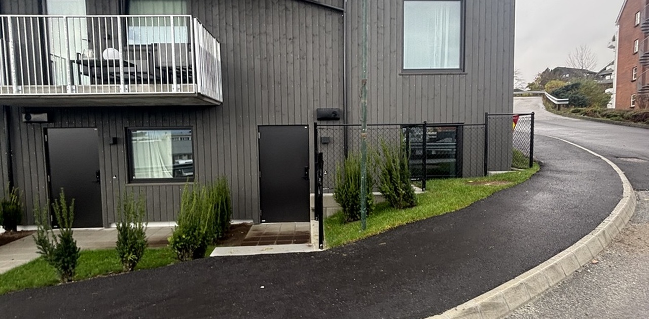 Egen inngang med kodelås. Helt nytt bygg