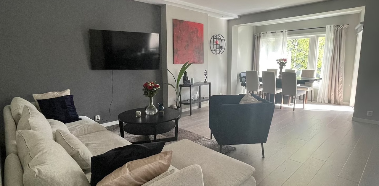 Åpen stue/kjøkken sone som er romslig og sosial