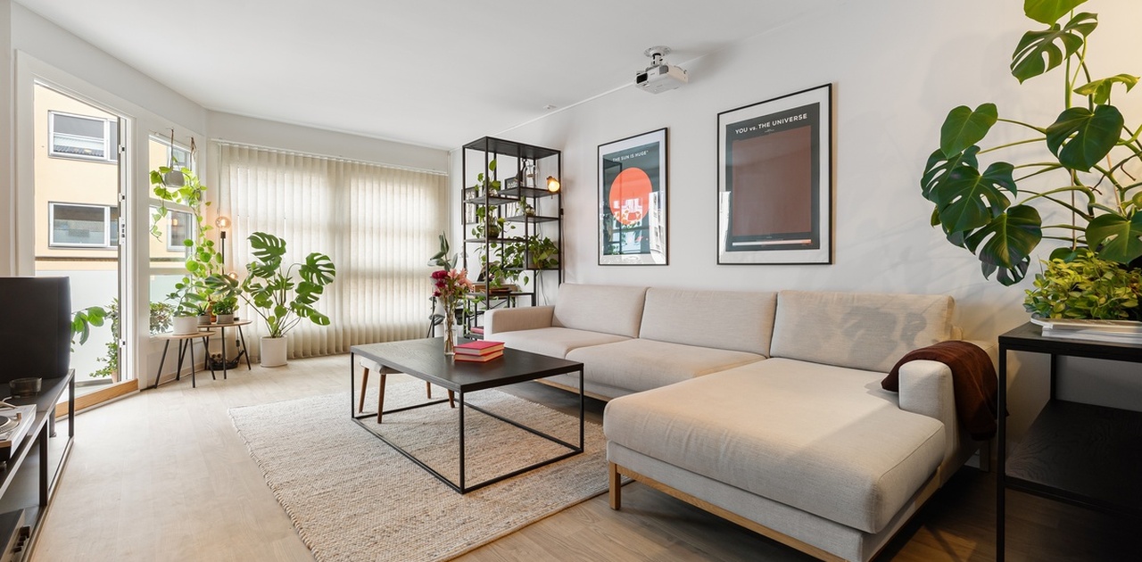 Romslig stue med god plass til familie og venner