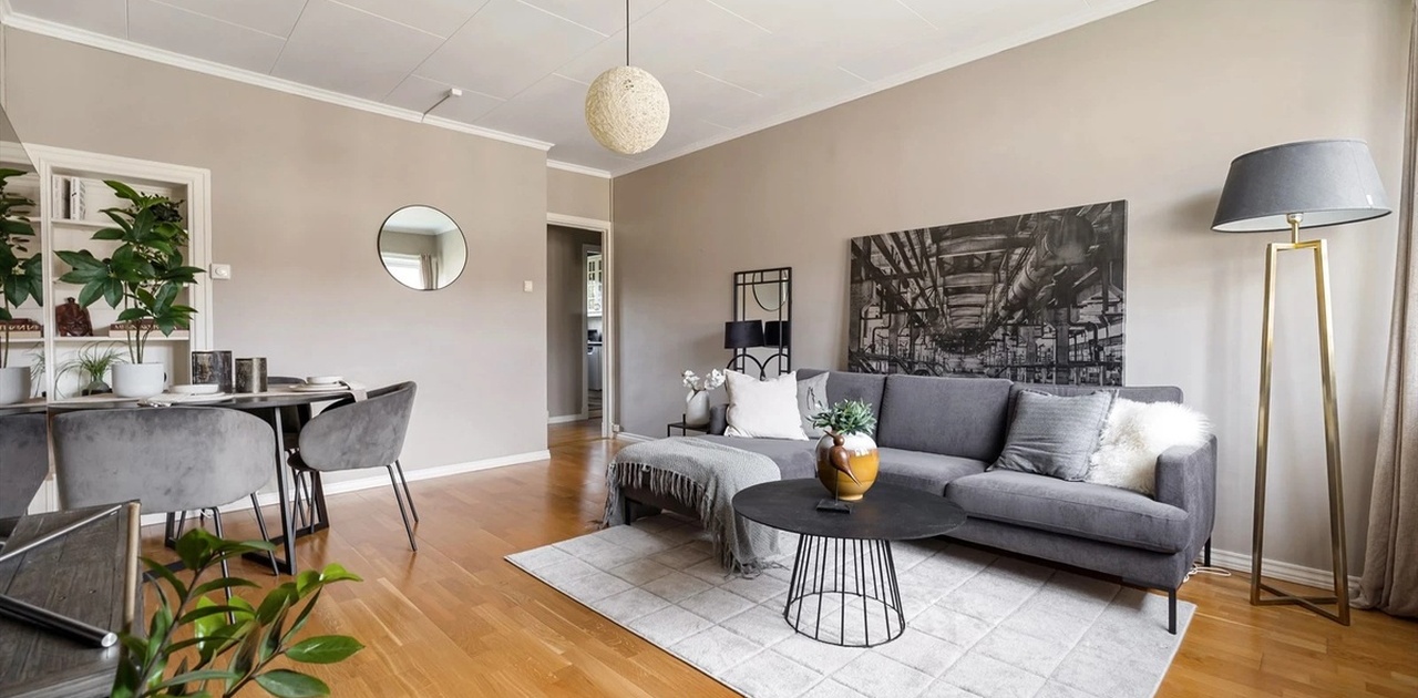 Sofa er byttet ut - bilde lagt ved videre i sliden.