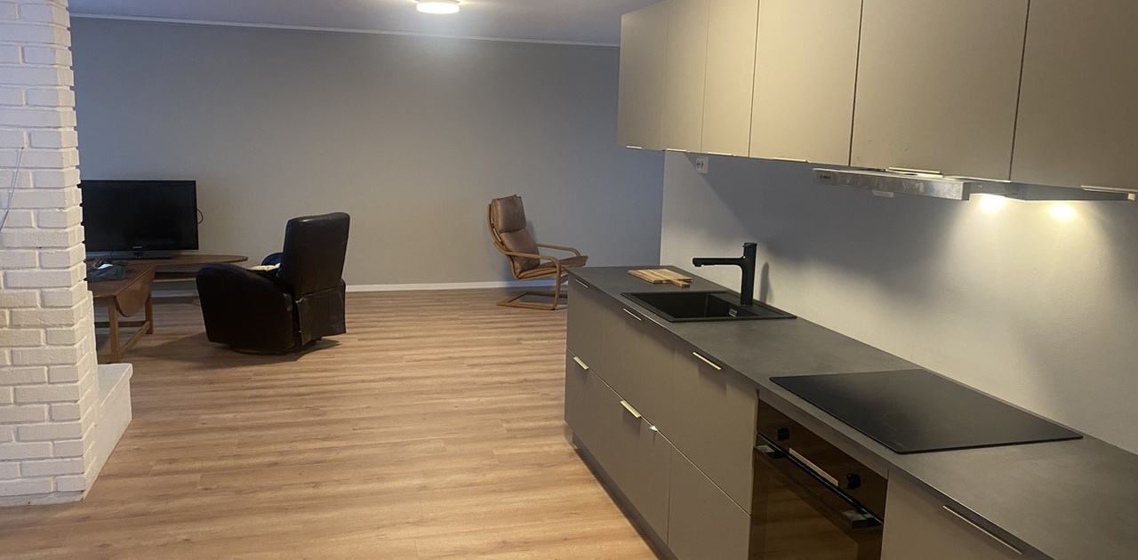 Kjøkken inn mot stue på