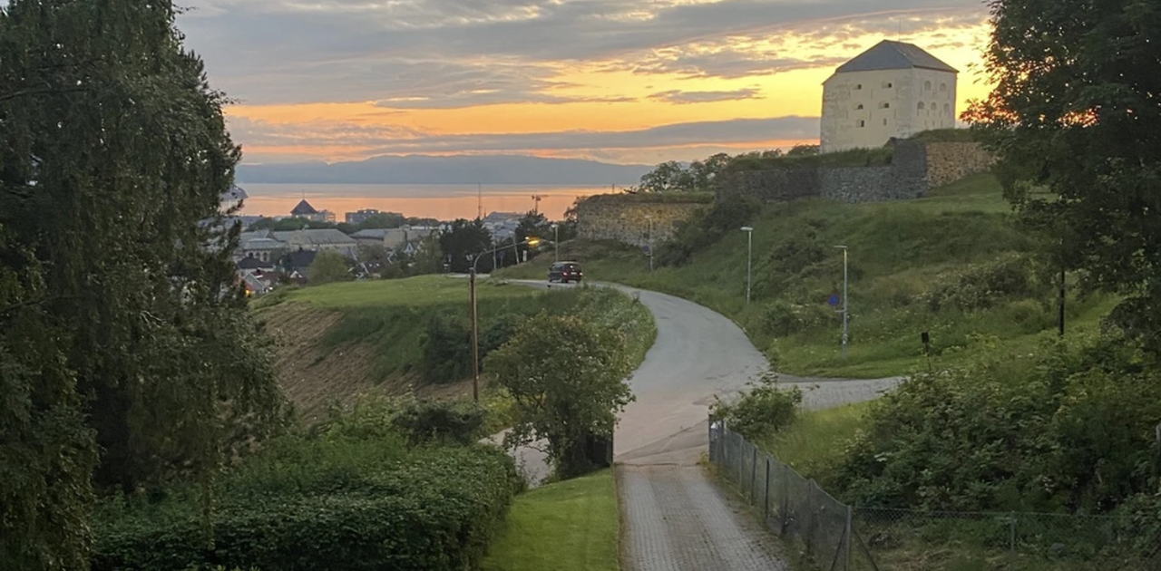 Vakker utsikt mot festningen og fjorden