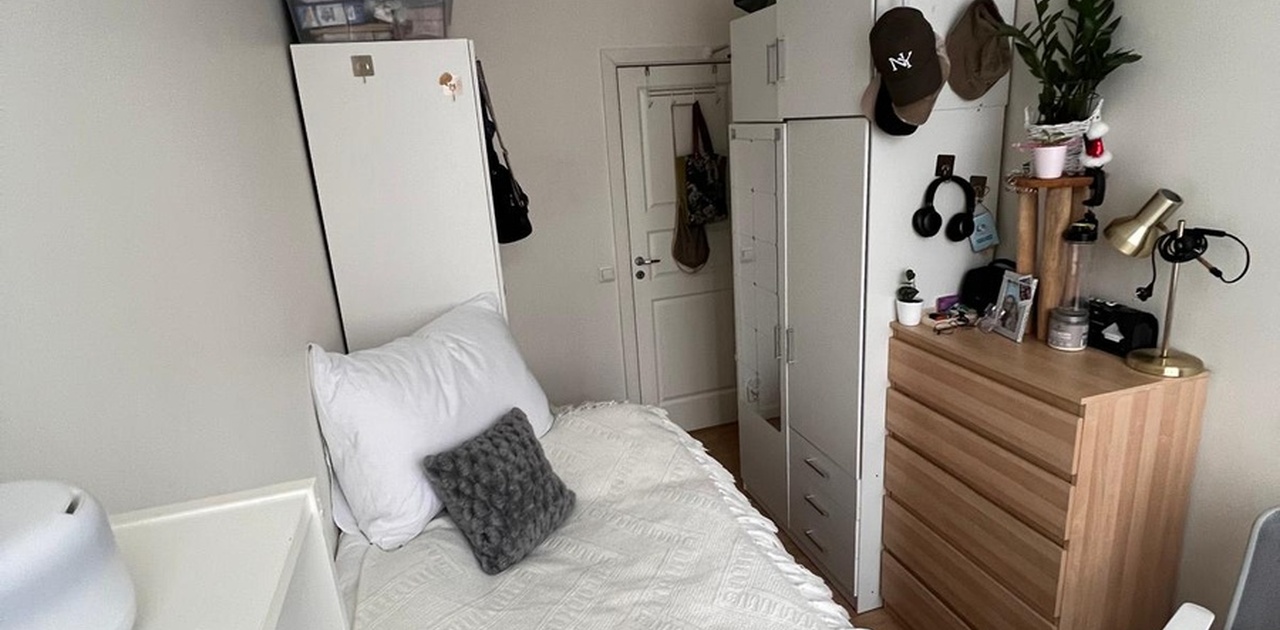 Rommet med dør mot stue