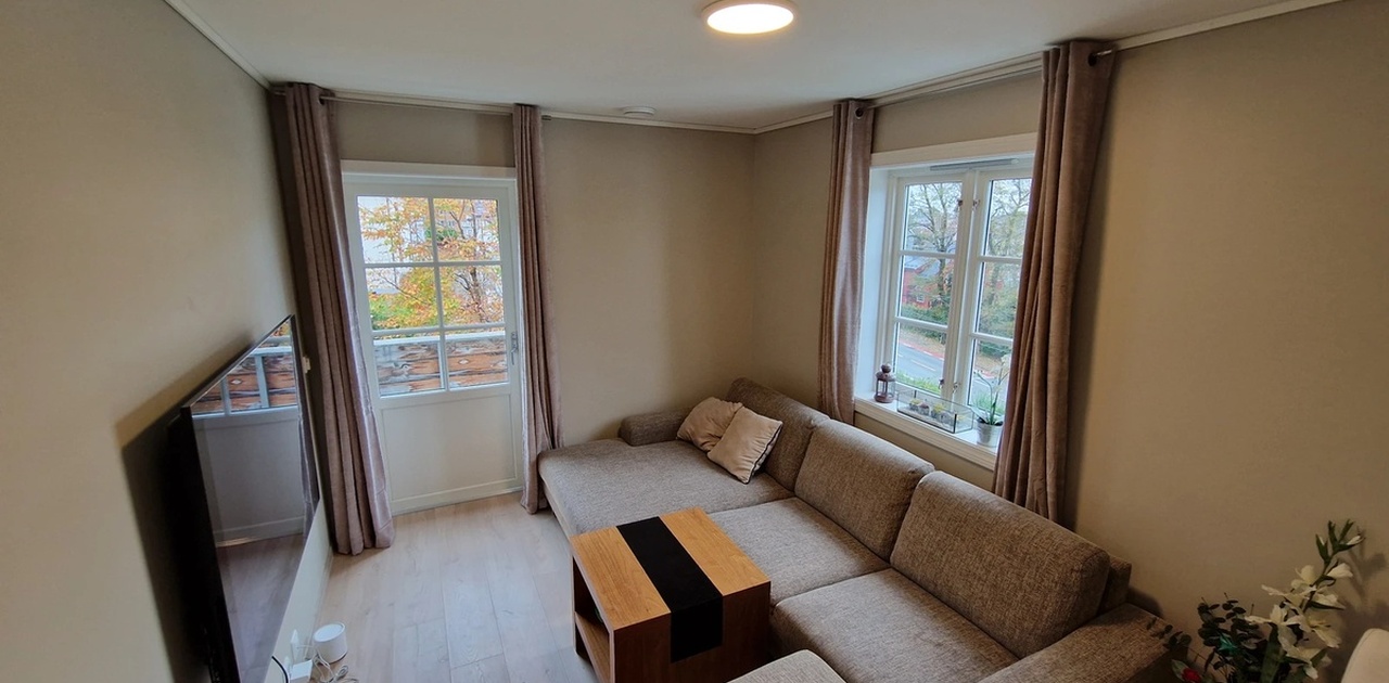 Stue med utgang til balkong