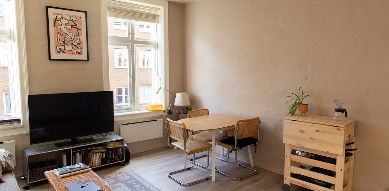 Stue/kjøkken (bilder av rommet kommer mot slutten)