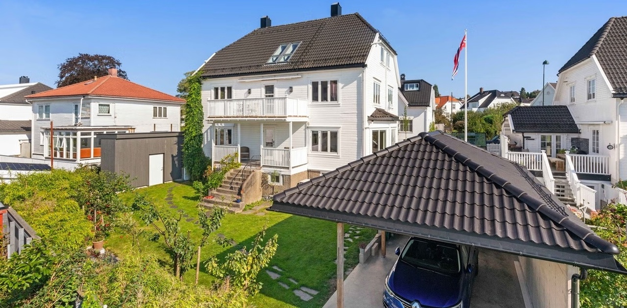 Supersentralt jentekollektiv