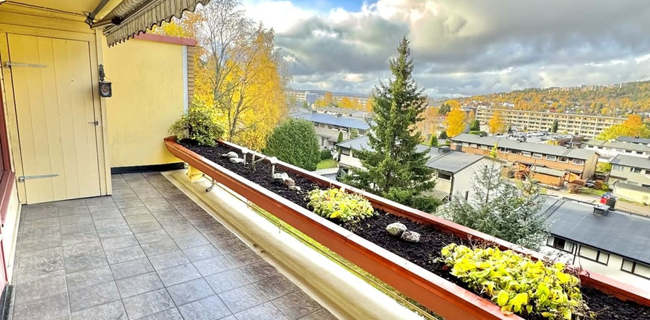 Balkong nr 1 med Balkongmarkise