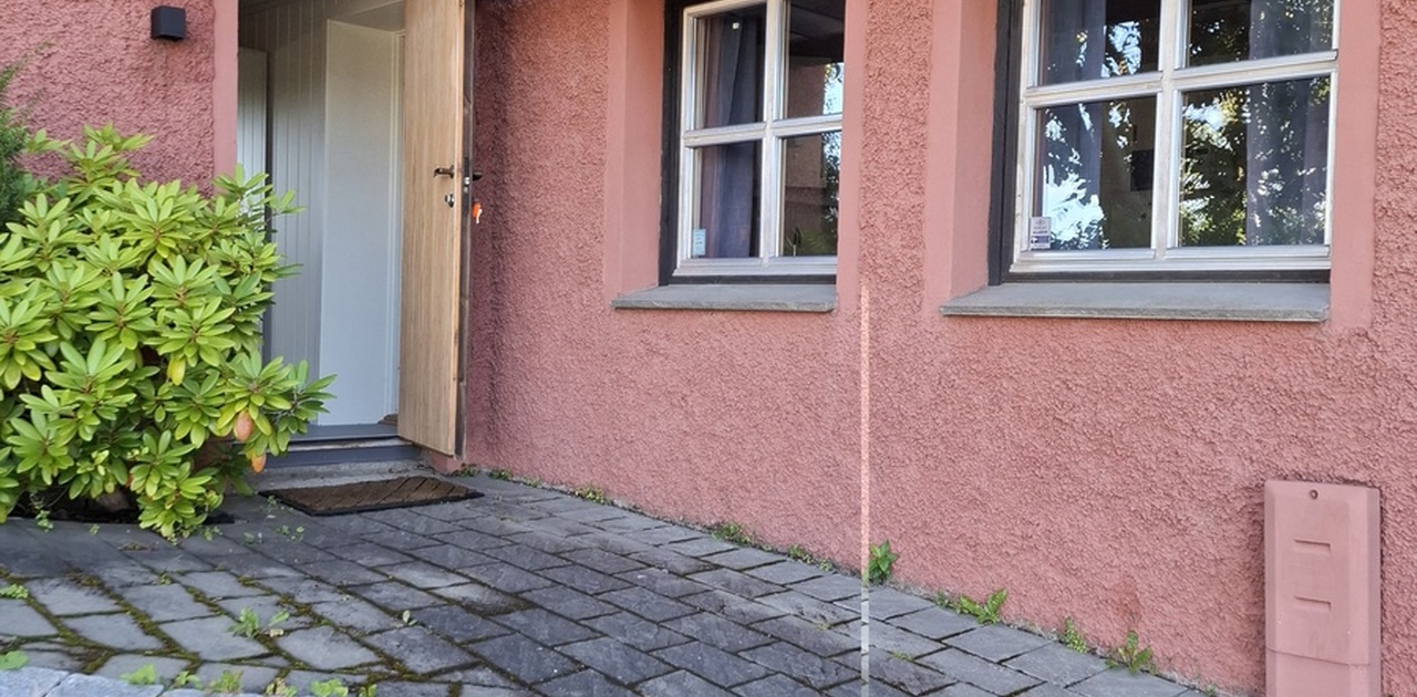 Inngang og vinduer hybel