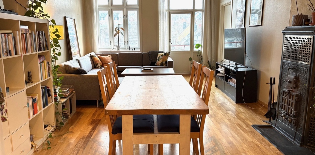 Stor stue og spisebord