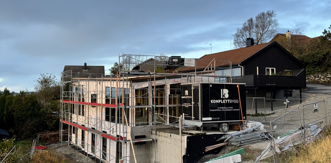 Huset er under oppføring og vil stå klart desember 2025