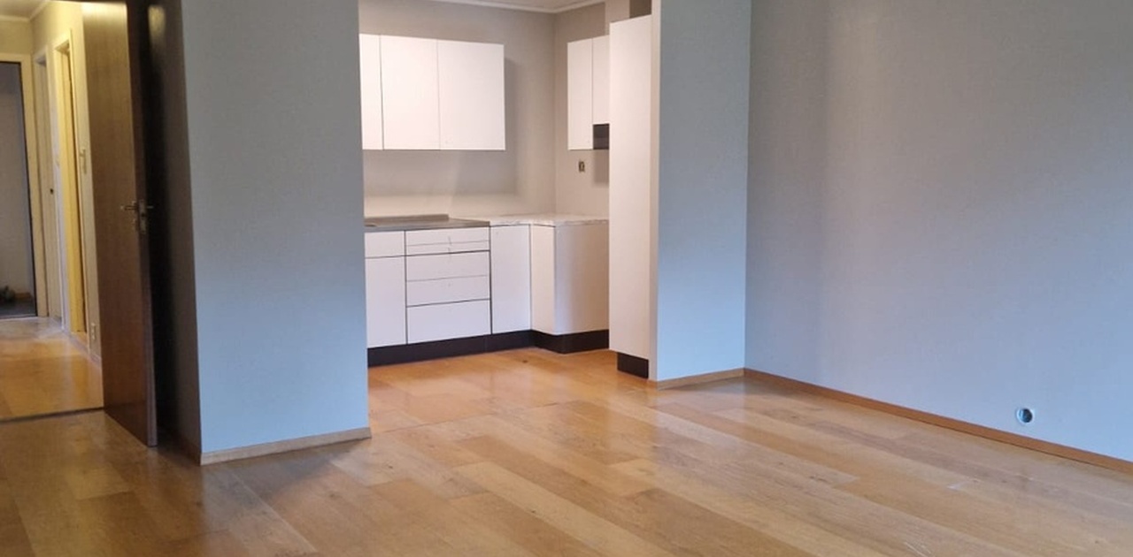 Stue/ Kjøkken med plass til spisebord