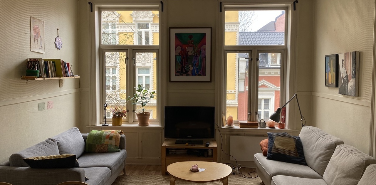 Stuen er veldig romslig