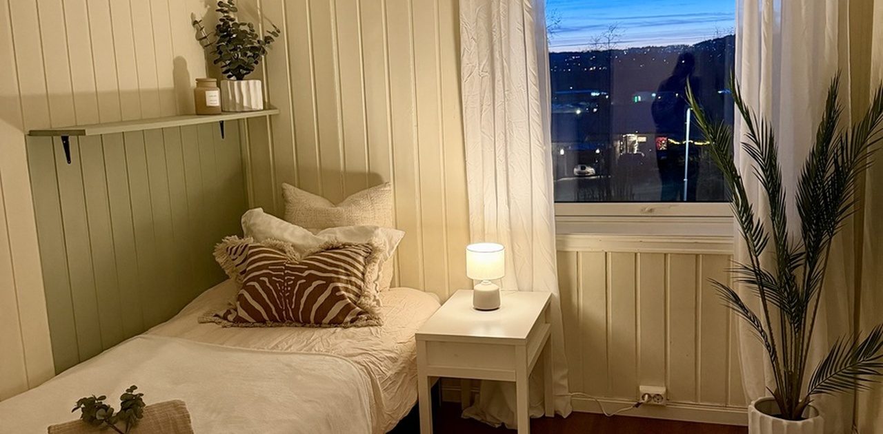 Soverom 2 - 12 kvm - Ledig fra 5 juni/Available from June 5