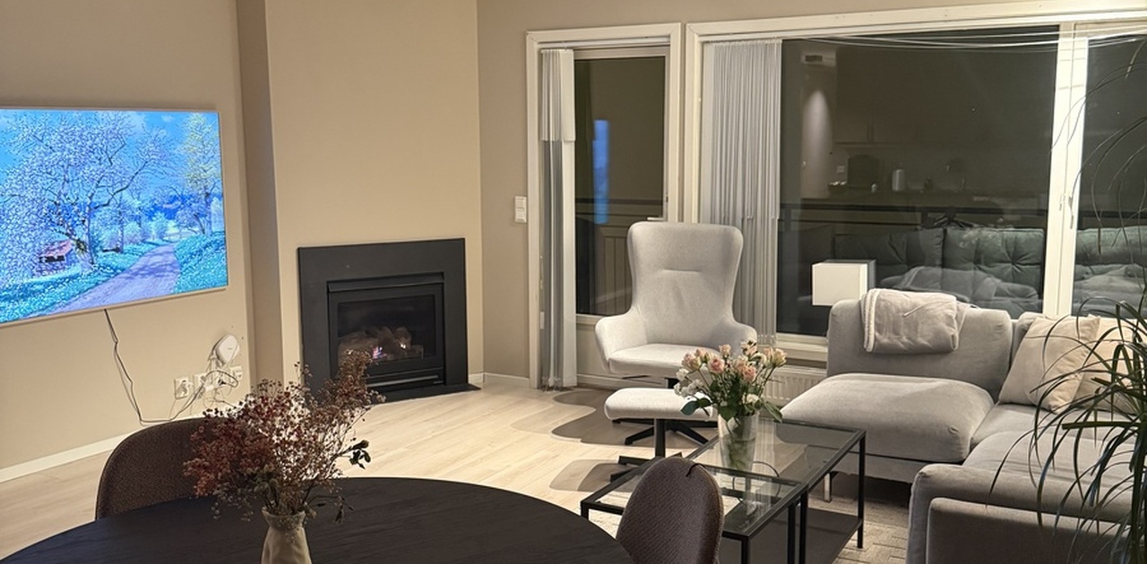 Gasspeis varmer godt og skrus på enkelt med en bryter. 75 tommer FRAME tv følger med.