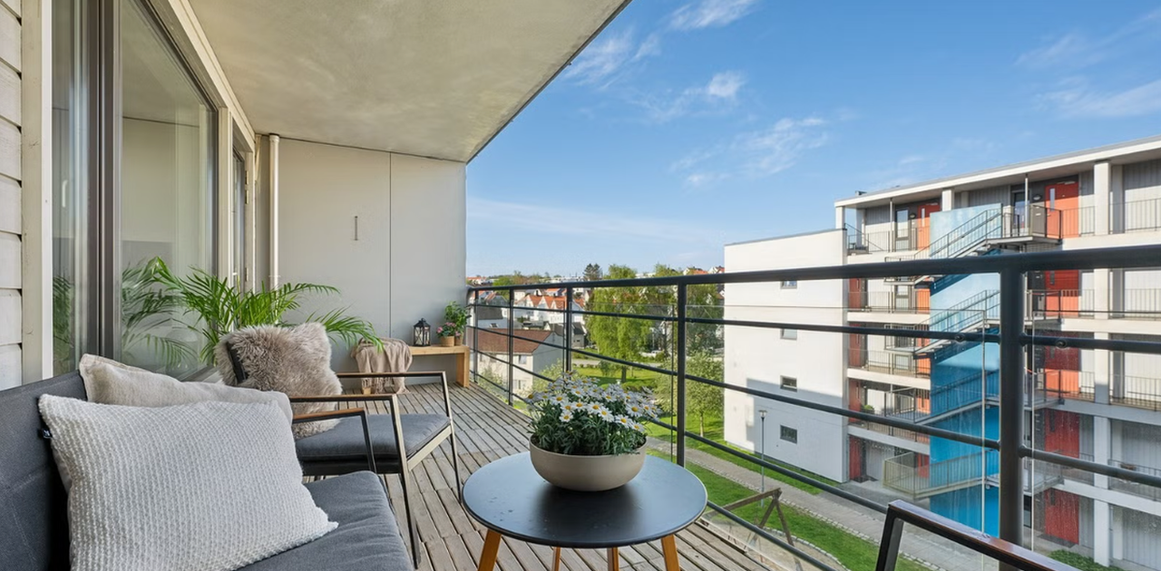 Terrasse på hele 12 kvm med fine solforhold