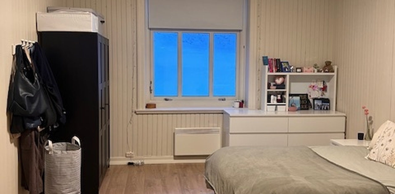 Soverom som leies ut 18kvm, møblene på bildene er inkl.