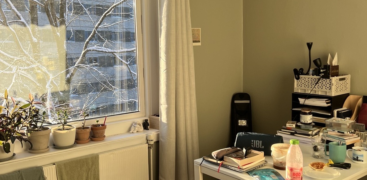 Rommet får masse sol tom på vinteren!:)/Bedroom gets loads of sun even in winter!:)