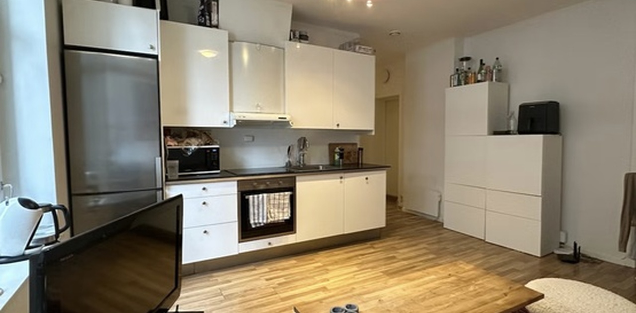 dette er et bilde fra en tidligere annonse. Møbleringen er annerledes med kjøkkenet likt.