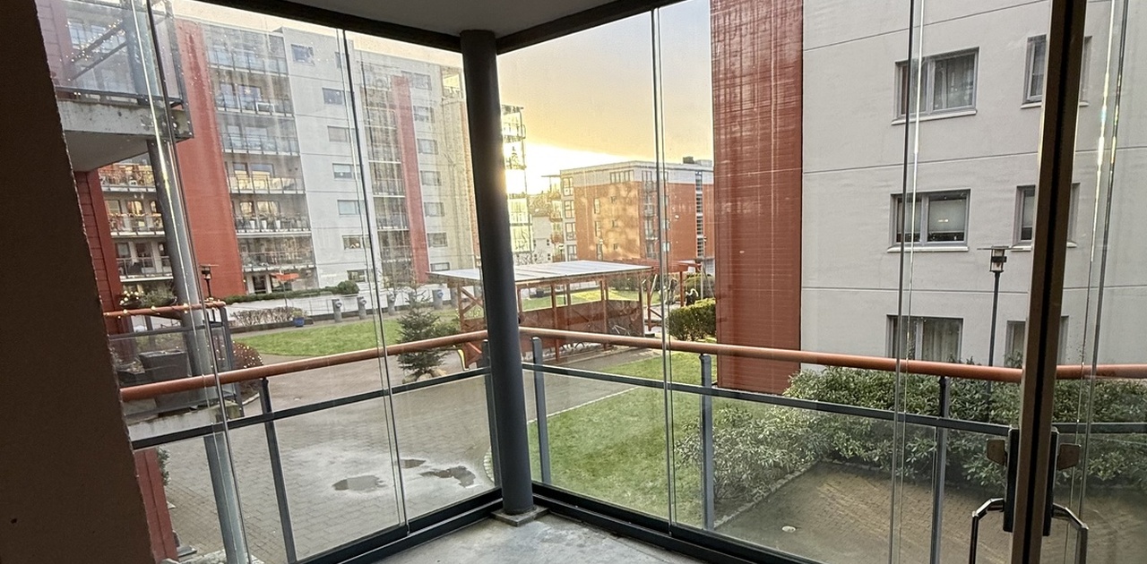 Innglasset balkong med skyvedører