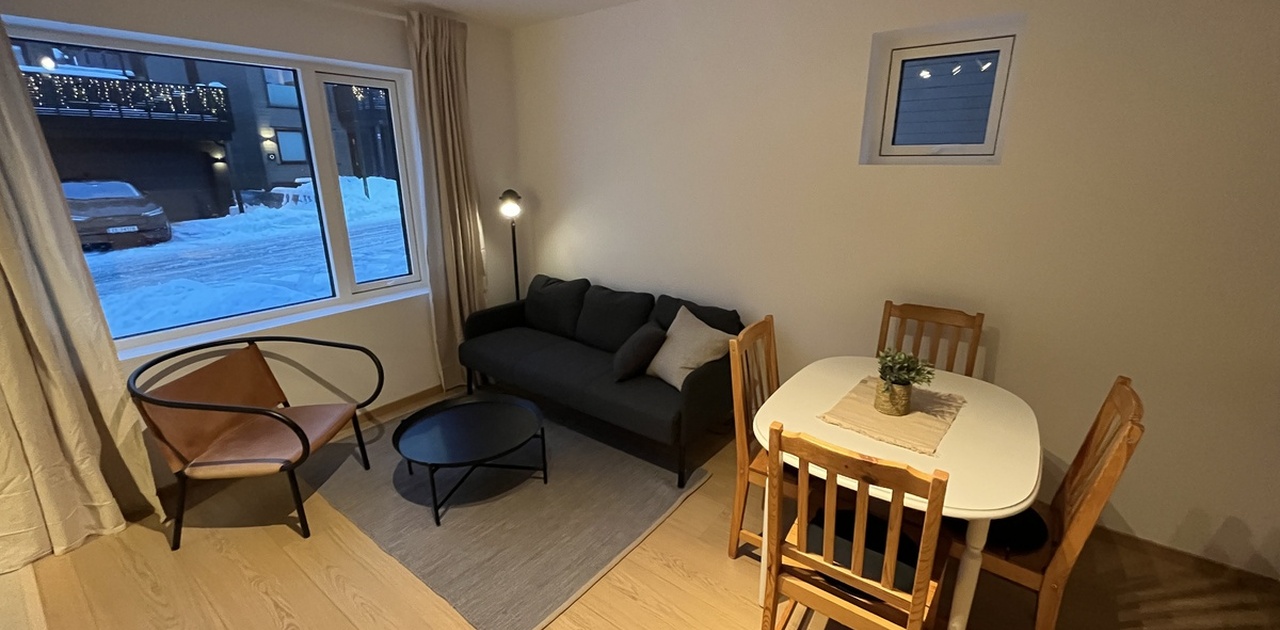 Stue/kjøkken med varmekabler i gulv.