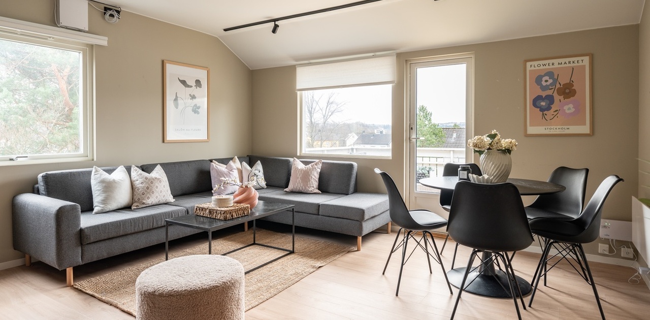 Velkommen til Klæbuveien 191! En stor og nyrenovert bolig med høy standard. Særdeles attraktiv beliggenhet!