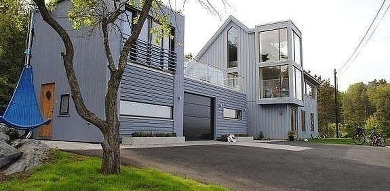 Annekset er venstre del av huset.