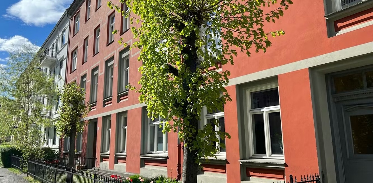 Fasaden - sentral beliggenhet på Majorstuen, nå med balkong