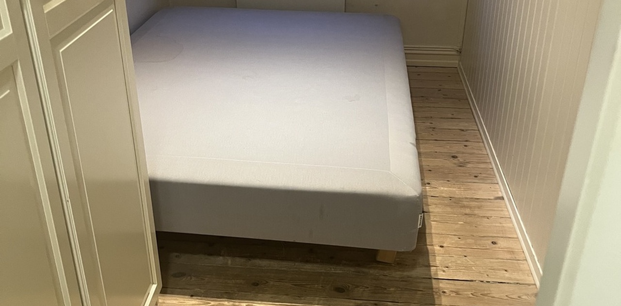 Det er mogleg å sette inn ein 120cm seng slik at det blir enda meir plass!