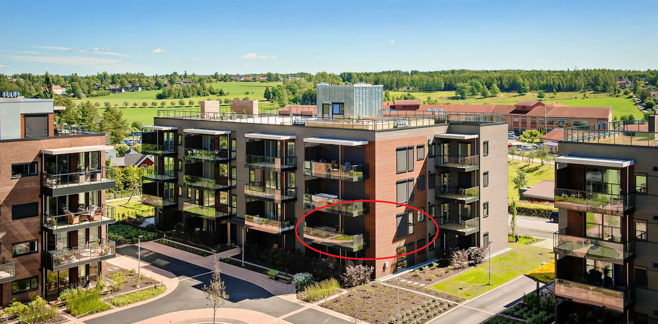 Leiligheten ligger i 2. etg og har gode solforhold gjennom hele dagen