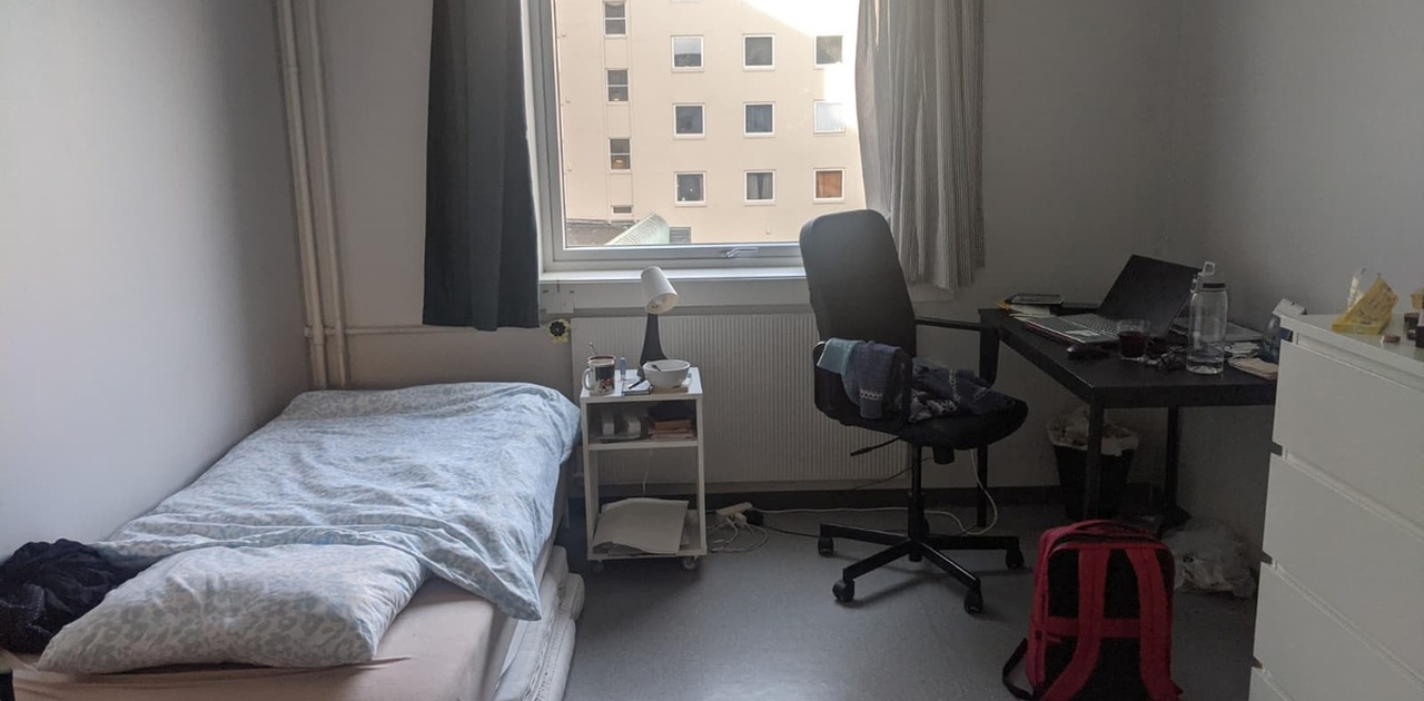 Room - perspective from door