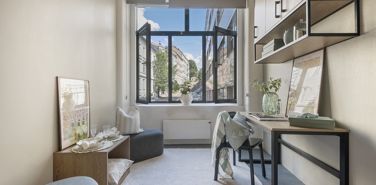 Trenger vi å si noe mer? Bo som kongen av Mets med god plass! Vi har 9 superior-leiligheter med dobbeltseng, kjøkken og et moderne bad. Her har vi satt inn et ekstra skap, slik at du har godt med oppbevaring. Superior er tiltenkt par og samboere hvor det