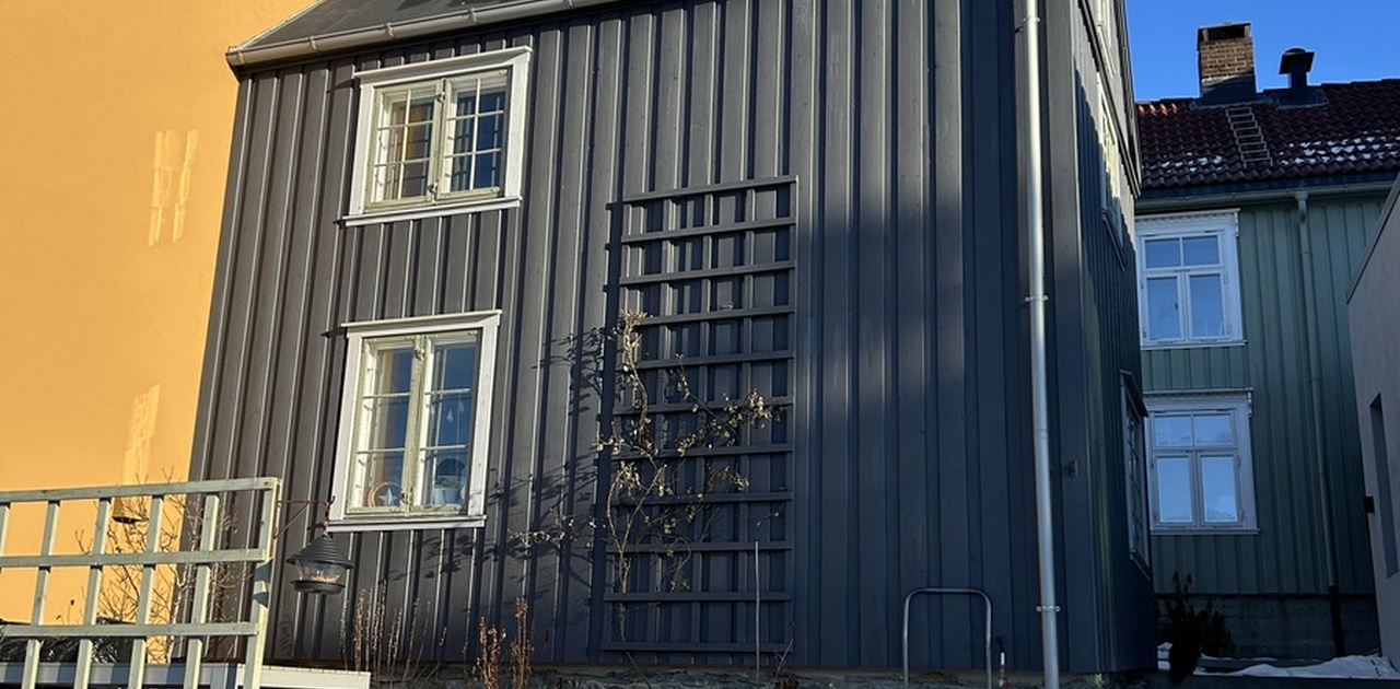 Lillehuset fra hagen