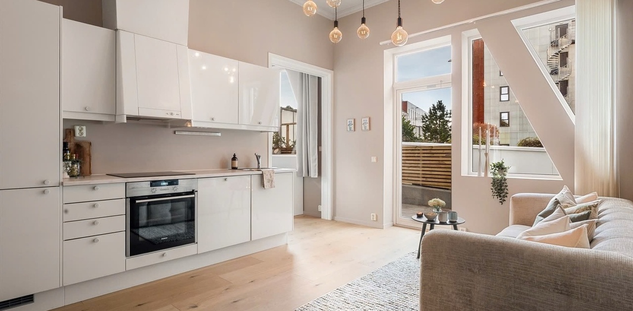 Med takhøyde på 3,3 meter er leiligheten utrolig lekker.