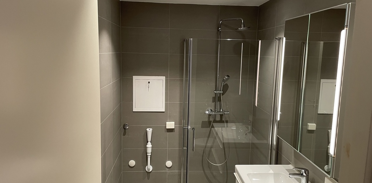 Moderne og romslig bad