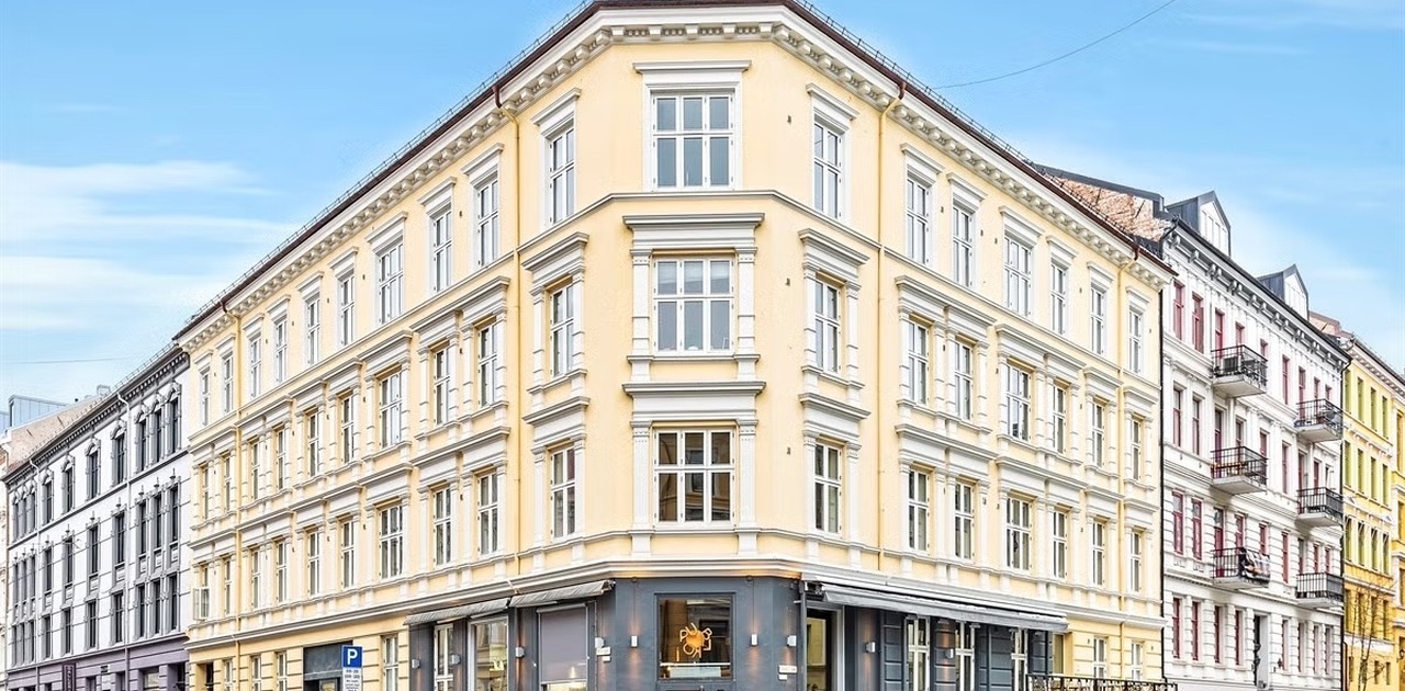 Hjørneleiligheten øverst på bildet