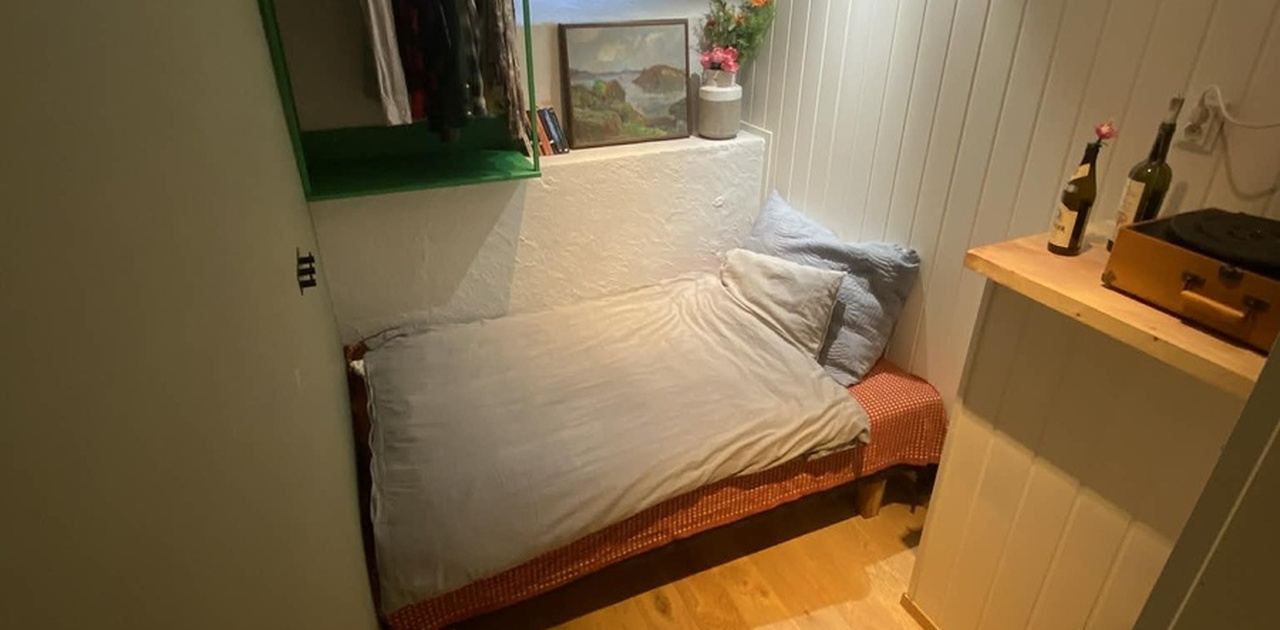 Soverommet som skal leies ut. Kun sengen og garderoben følger med