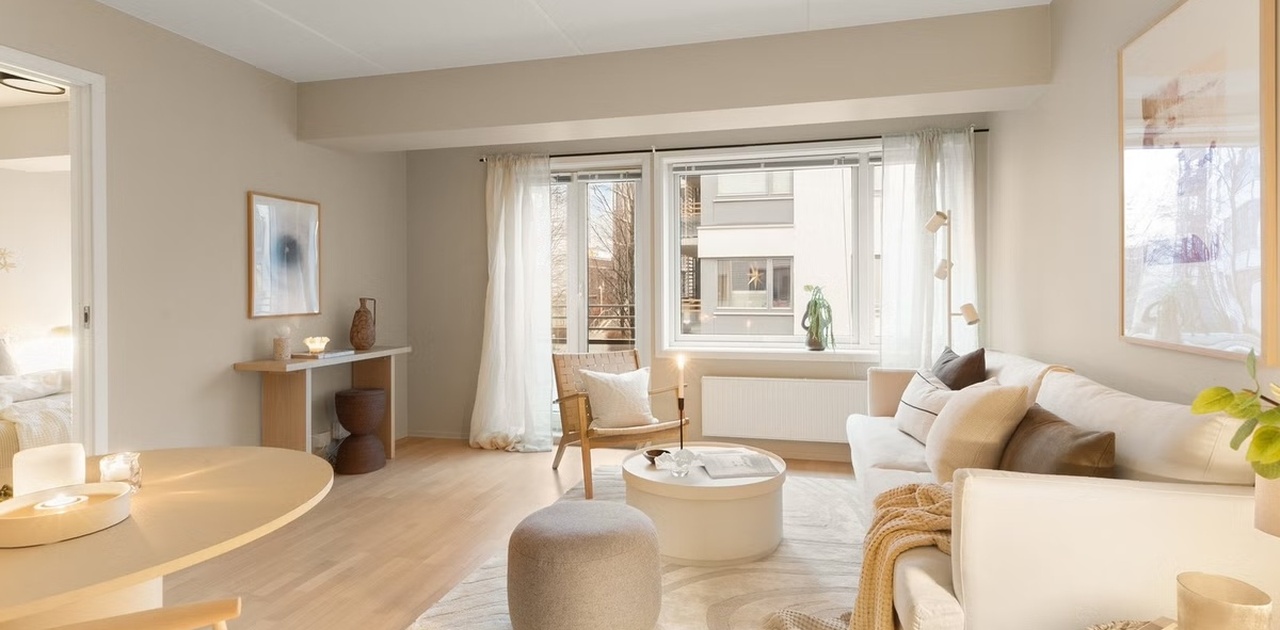 Fra stuen har du franskbalkong vendt mot skjermet indre gårdsrom