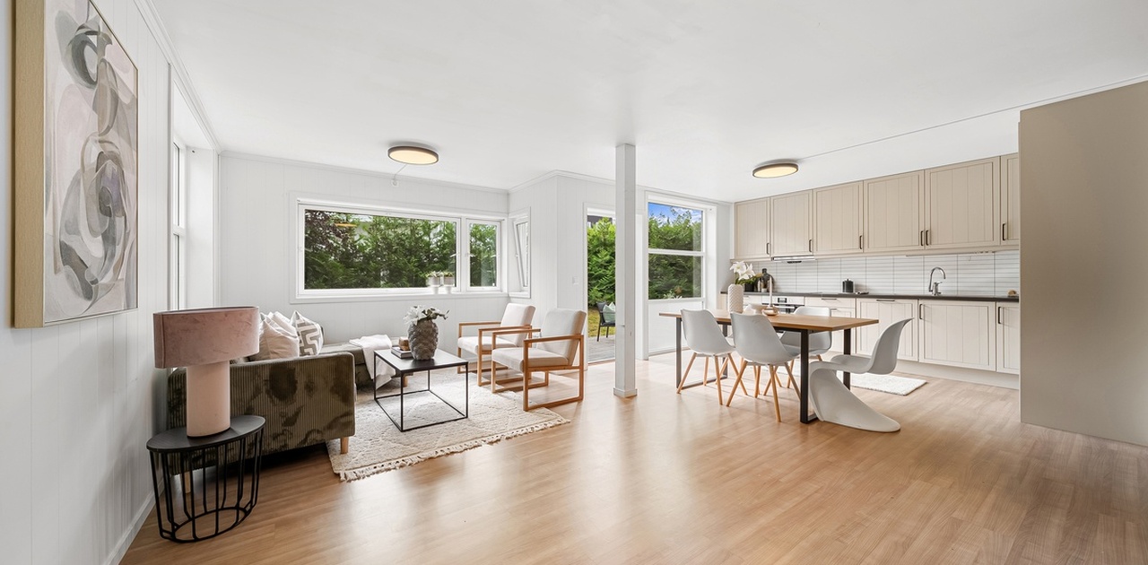 Velkommen til Øystein Møylas veg 7B! En stor og nyrenovert leilighet på mer enn 100 kvm med en særdeles attraktiv beliggenhet. Høy standard.