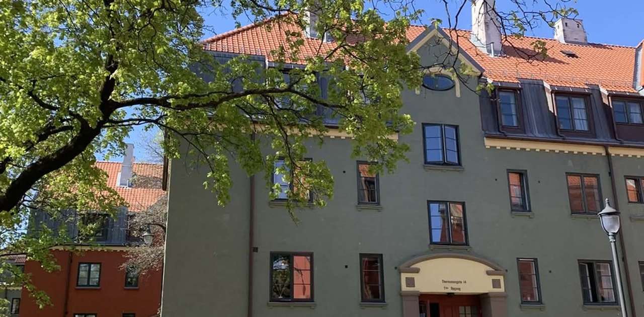 Leiligheten ligger i 1.etasje v side