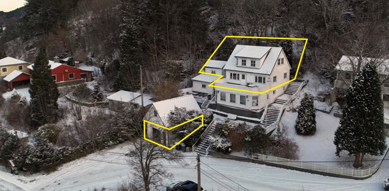 Sentral enebolig – hoveddel med garasje. Gul markering viser hva som inngår.