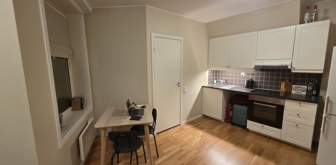 Kjøkken og spisegruppe