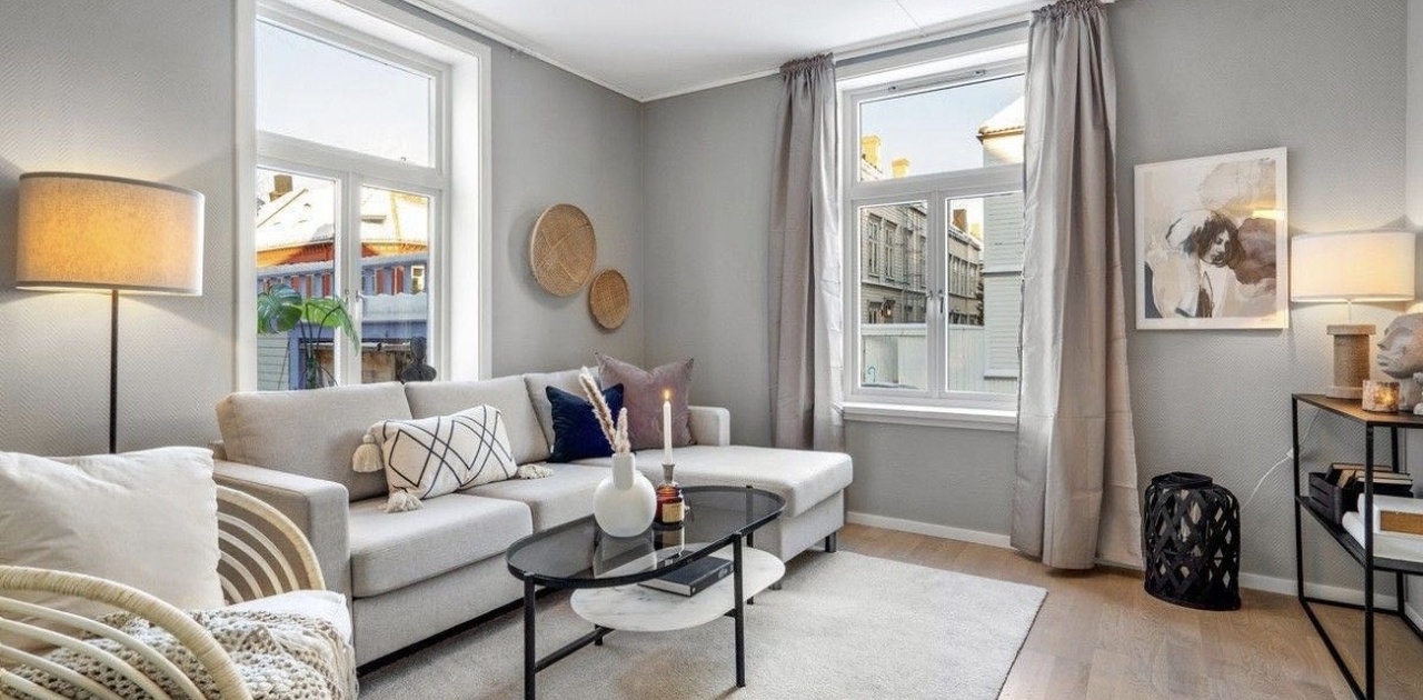 Stue, litt andre møbler der nå