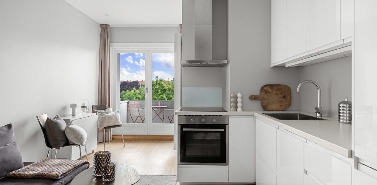 Leiligheten ble pusset opp i 2021 og har nye gulv og nytt kjøkken.