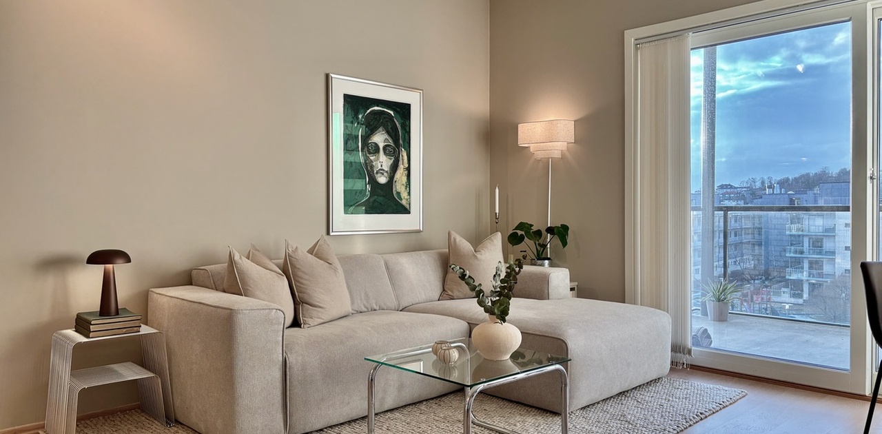 Sofaområde. Alle møbler er kjøpt nytt i 2025.