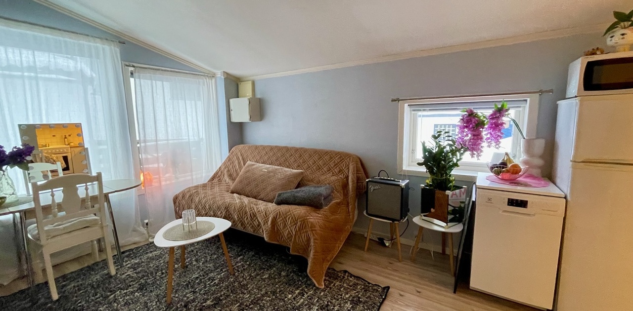 Sofaen slås ned til seng på 120 cm