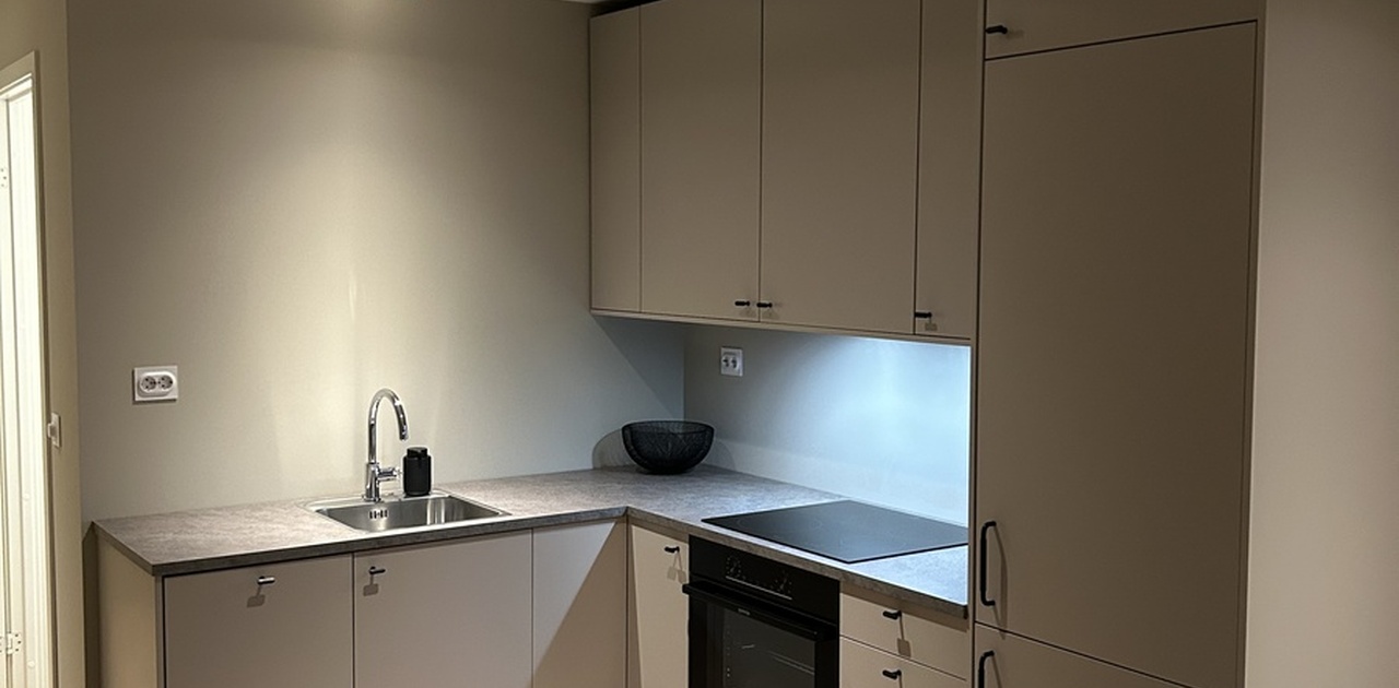 Kjøkken med integrerte hvitevarer