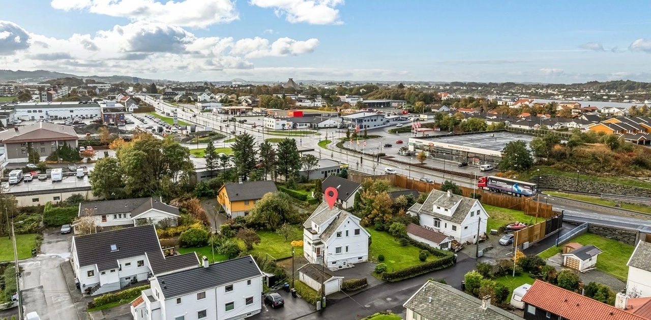 Oversiktsbilde tatt før anlagt parkeringsplass