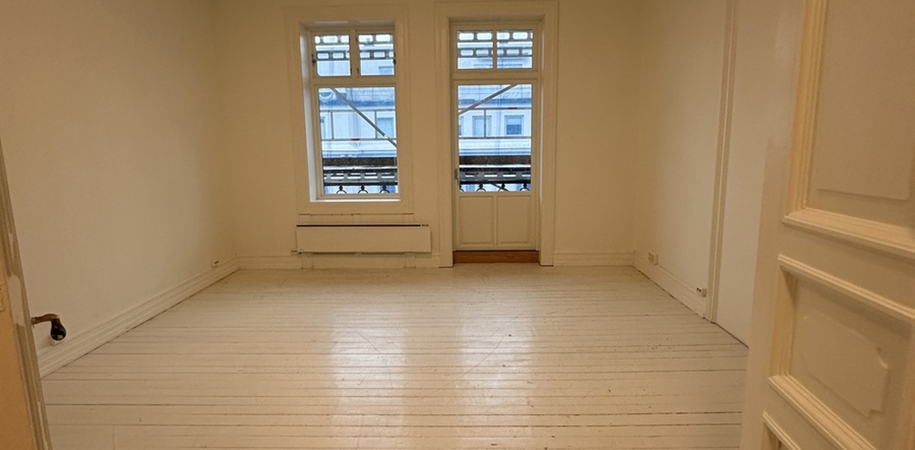 Stuen med utgang balkong