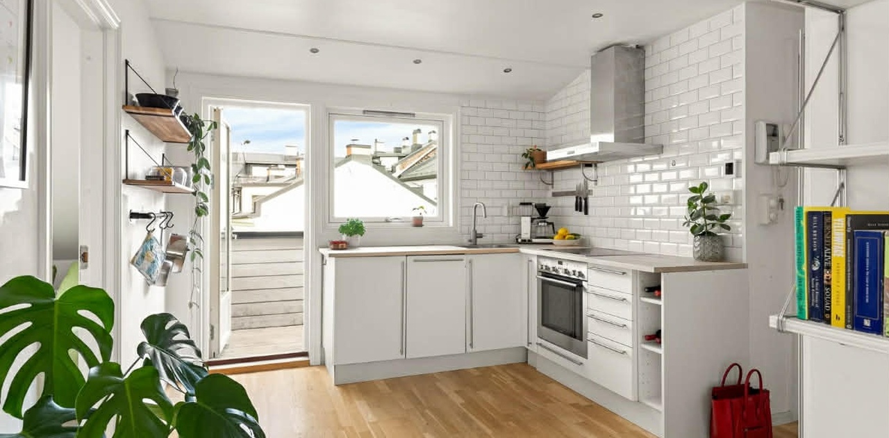 Kjøkken med direkte utgang til balkong