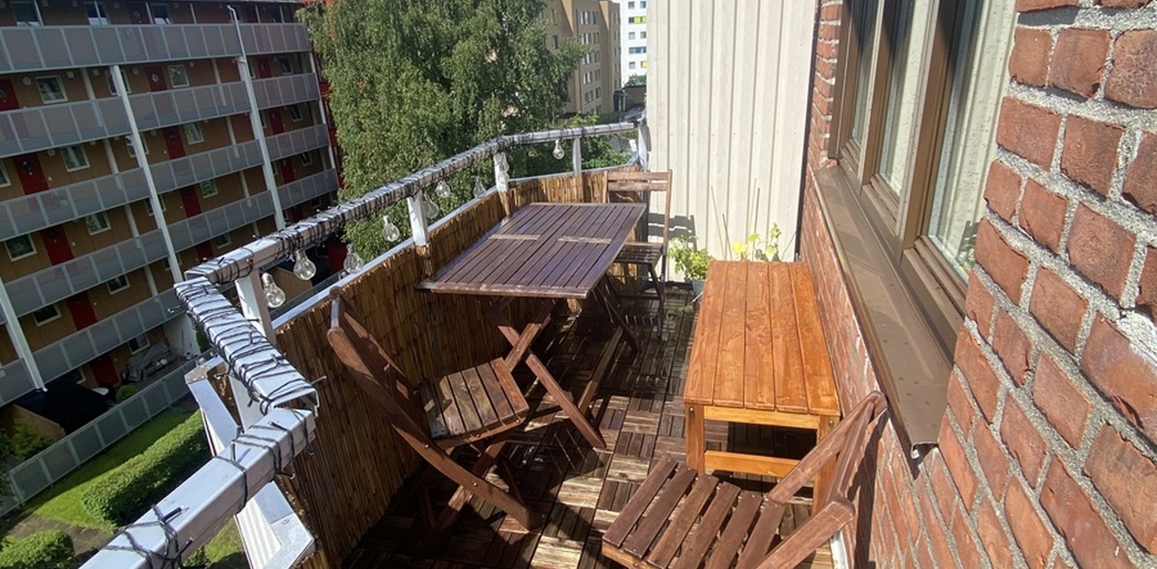 Balkong med sol fra morgen til kveld:)